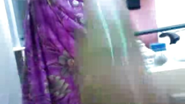 Stedsøster hjalp bror med at sekss pa telefonu lindre stress i hjemmelavet video.