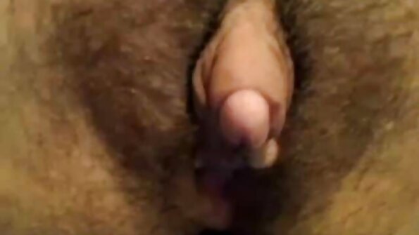 Barmfagre Olivia Austin besøger en sort mand med seksa sludinājumi en heftig afslutning på interracial sex.
