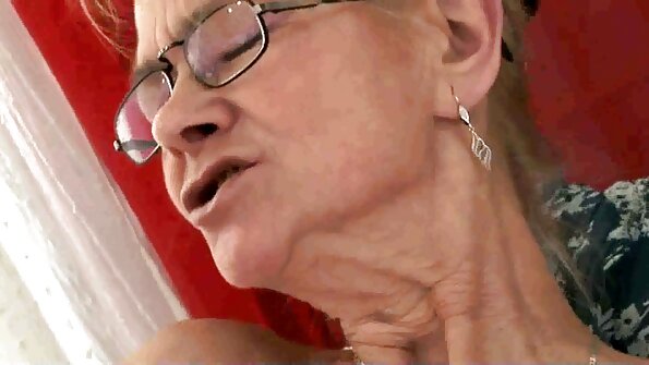 Under en seksa sludinājumi russisk casting oplevede en mager skønhed en orgasme fra anal.