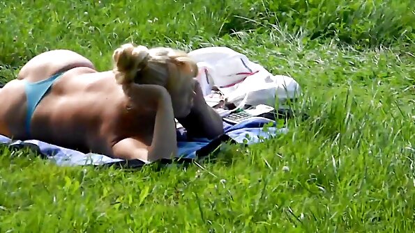 To brunetter kneppet hårdt med en sort seksa stasti intim mand i gruppeporno.