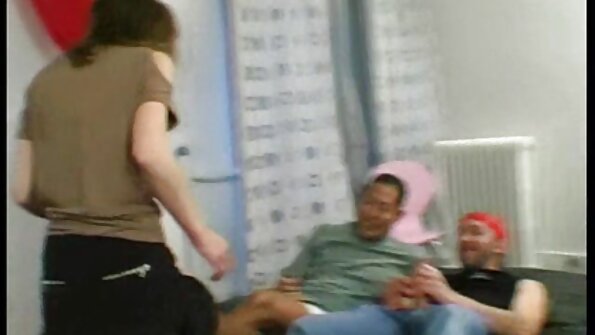 Russisk premium pige viste behårede dreng sekss pa telefonu store bryster før fanden.