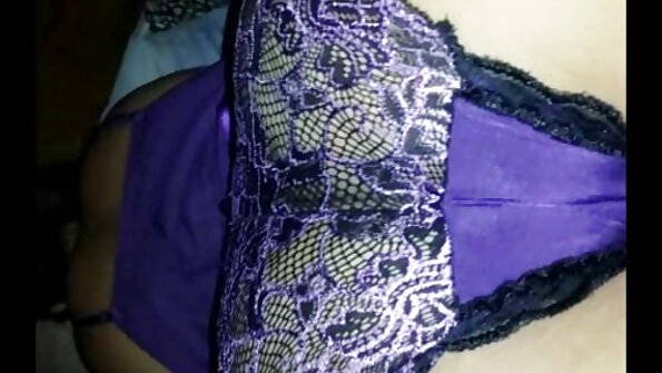Blondine seksa sludinājumi i sin stue, der var sin mand utro med en dårlig fyr med en balaclava.