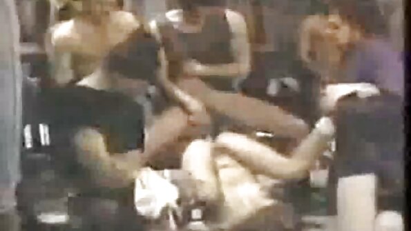 To unge blondiner viste på webcam, hvordan sexa sludinajumi de kommer fra anal fisting med sexlegetøj.