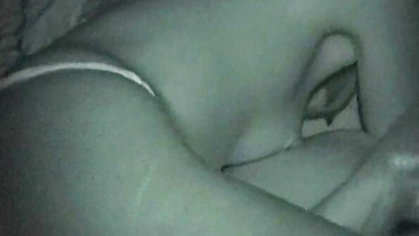 Hustru i sekss iepazisanas strømper erstatter saftigt skridt for at optage hjemmelavet porno.