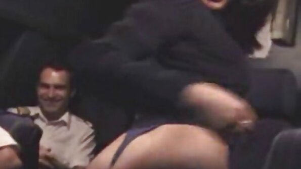 Et par skøre sexa iepazisanas piger har en gangbang.