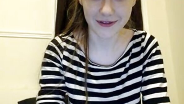 Modedesigneren valgte seksa sludinājumi en tatoveret brunette efter showet og kneppede i alle huller.